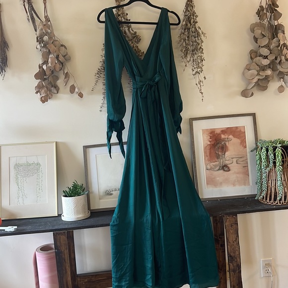 Emerald Green silk flowy wrap around dress - Picture 8 of 8